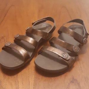 Vionic Bronze Cathy Sandals Size 6